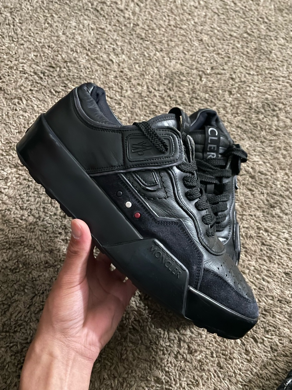 Men's Black Low-Top Sneakers